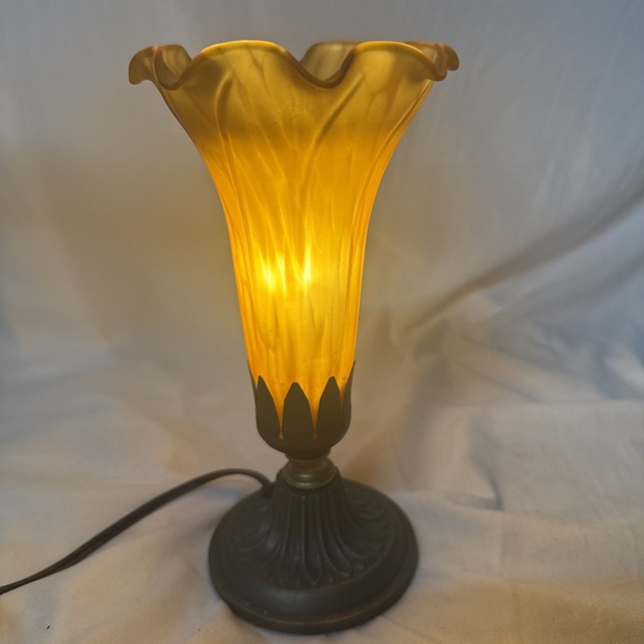 Underwriter Laboratories Other - Tiffany Style Tulip Lily Trumpet Amber Glass Metal Base Accent Lamp Art Nouveau